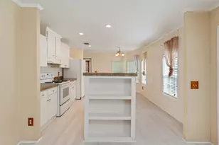 203 W Picasso Cir, Defuniak Springs, FL 32433 - Photo 6