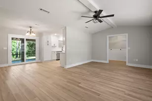 2435 Rocky Shores Dr, Niceville, FL 32578 - Photo 10