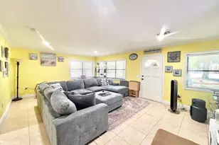702 29th St, Niceville, FL 32578 - Photo 4