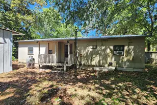 92 I D Martin Dr, Freeport, FL 32439 - Photo 4