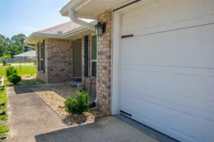 9687 Parker Lake Cir, Navarre, FL 32566 - Photo 4