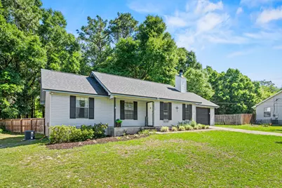 219 W Pinoak Court, Crestview, FL 32539 - Photo 2
