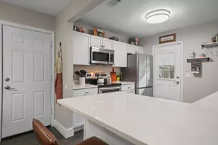 39 9th St, Shalimar, FL 32579 - Photo 10