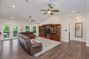 1827 Waterway Dr, Baker, FL 32531 - Photo 4