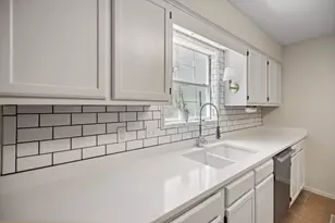 131 Wright Cir, Niceville, FL 32578 - Photo 6