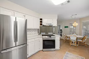 131 Wright Cir, Niceville, FL 32578 - Photo 4