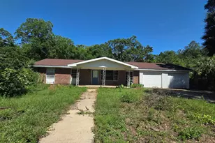 298 Averitt Pl, Crestview, FL 32539 - Photo 2