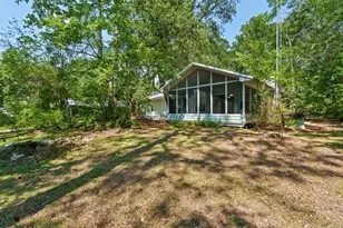 722 Mallet Bayou Rd, Freeport, FL 32439 - Photo 2