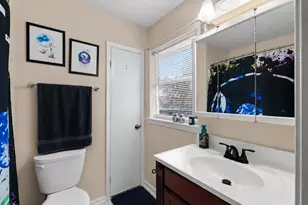 2019 Casa De Oro St, Navarre, FL 32566 - Photo 18