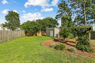 2201 Wedgewood Ct, Navarre, FL 32566 - Photo 16