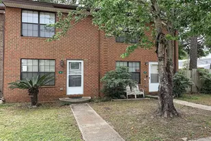 208 SE Oak St, Fort Walton Beach, FL 32548 - Photo 1