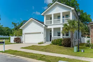 401 Hideaway Ln, Niceville, FL 32578 - Photo 2