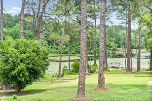 699 Pinewood Dr, Defuniak Springs, FL 32433 - Photo 4
