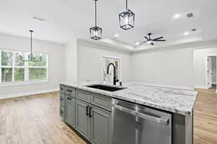 699 Pinewood Dr, Defuniak Springs, FL 32433 - Photo 8