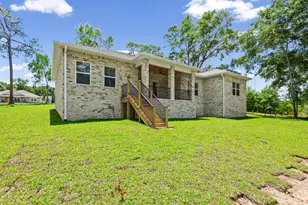 699 Pinewood Dr, Defuniak Springs, FL 32433 - Photo 4
