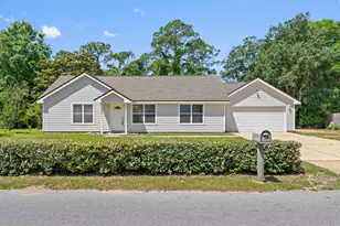 1929 Williams Creek Dr, Navarre, FL 32566 - Photo 1