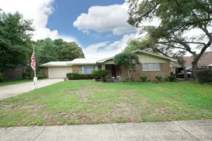 319 NW Briarwood Circle, Fort Walton Beach, FL 32548 - Photo 4