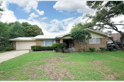 319 NW Briarwood Circle, Fort Walton Beach, FL 32548 - Photo 1