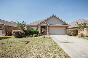 668 Teal St, Crestview, FL 32539 - Photo 2