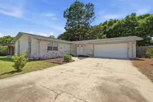 305 St Andrews Dr, Niceville, FL 32578 - Photo 2