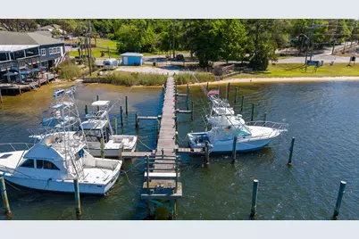 834 Bayshore Drive, Niceville, FL 32578 - Photo 32