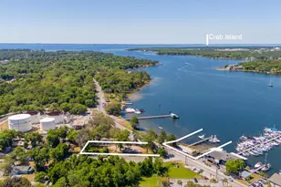 834 Bayshore Dr, Niceville, FL 32578 - Photo 1