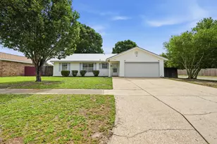 591 Brian Cir, Mary Esther, FL 32569 - Photo 2