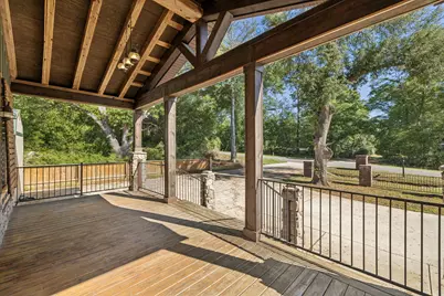 981 E Chestnut Avenue, Crestview, FL 32539 - Photo 2