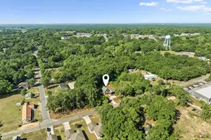 981 E Chestnut Ave, Crestview, FL 32539 - Photo 4