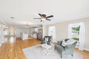 105 Aqua Dr, Crestview, FL 32536 - Photo 8