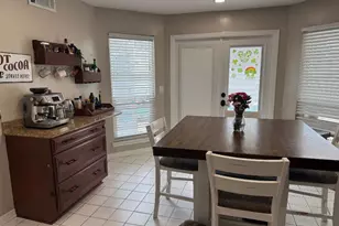 402 Sandy Ridge Cir, Mary Esther, FL 32569 - Photo 4