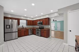 402 Sandy Ridge Cir, Mary Esther, FL 32569 - Photo 8