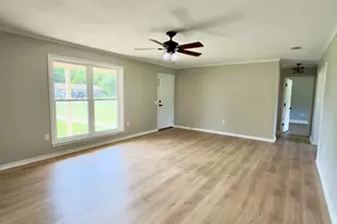 1304 Pinewood Ln, Crestview, FL 32539 - Photo 2