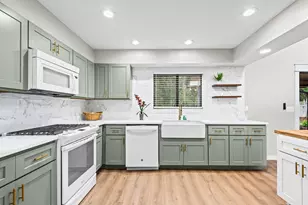 605 Sailboat Dr, Niceville, FL 32578 - Photo 4