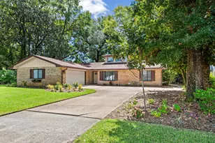605 Sailboat Dr, Niceville, FL 32578 - Photo 2