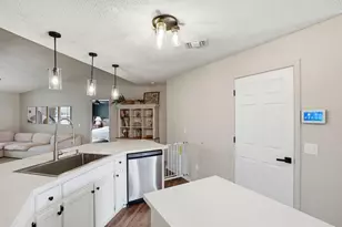 9538 Parker Pl Dr, Navarre, FL 32566 - Photo 6