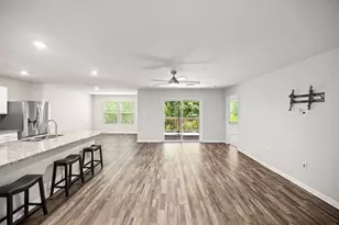 460 Riverwalk Cir, Freeport, FL 32439 - Photo 4