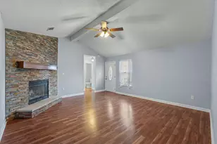 305 W Danielle Ct, Mary Esther, FL 32569 - Photo 10