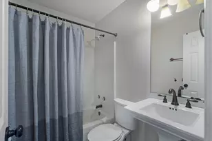 305 W Danielle Ct, Mary Esther, FL 32569 - Photo 20