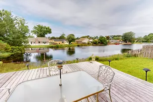 564 E Timberlake Dr, Mary Esther, FL 32569 - Photo 2