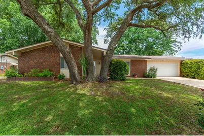 349 Marie Circle, Fort Walton Beach, FL 32548 - Photo 2