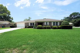 208 Dumaine Ct, Fort Walton Beach, FL 32547 - Photo 1