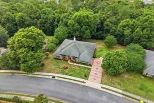 2612 Paddock Cir, Crestview, FL 32536 - Photo 10