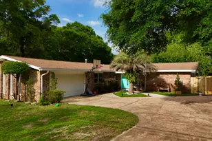 610 NE Country Club Ave, Fort Walton Beach, FL 32547 - Photo 2