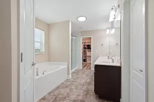 8566 Holley Hills Cir, Navarre, FL 32566 - Photo 38