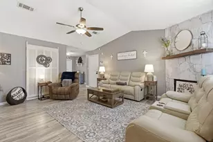 8368 Verdura St, Navarre, FL 32566 - Photo 4