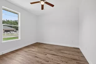 2129 Jeannie St, Navarre, FL 32566 - Photo 6