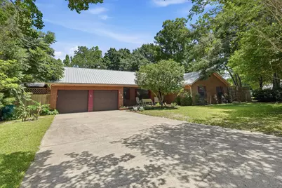 128 Twin Oak Drive, Crestview, FL 32536 - Photo 1