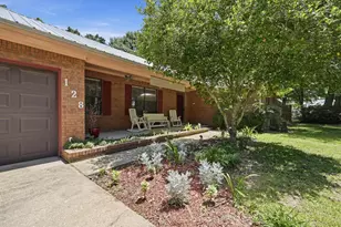 128 Twin Oak Dr, Crestview, FL 32536 - Photo 2