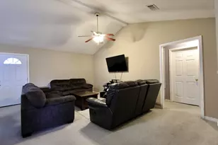 220 Tiffot Ct, Crestview, FL 32539 - Photo 4
